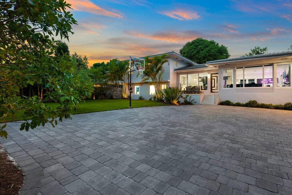 Beautiful Villa With Heated Pool Must Seen! Miami Exterior photo